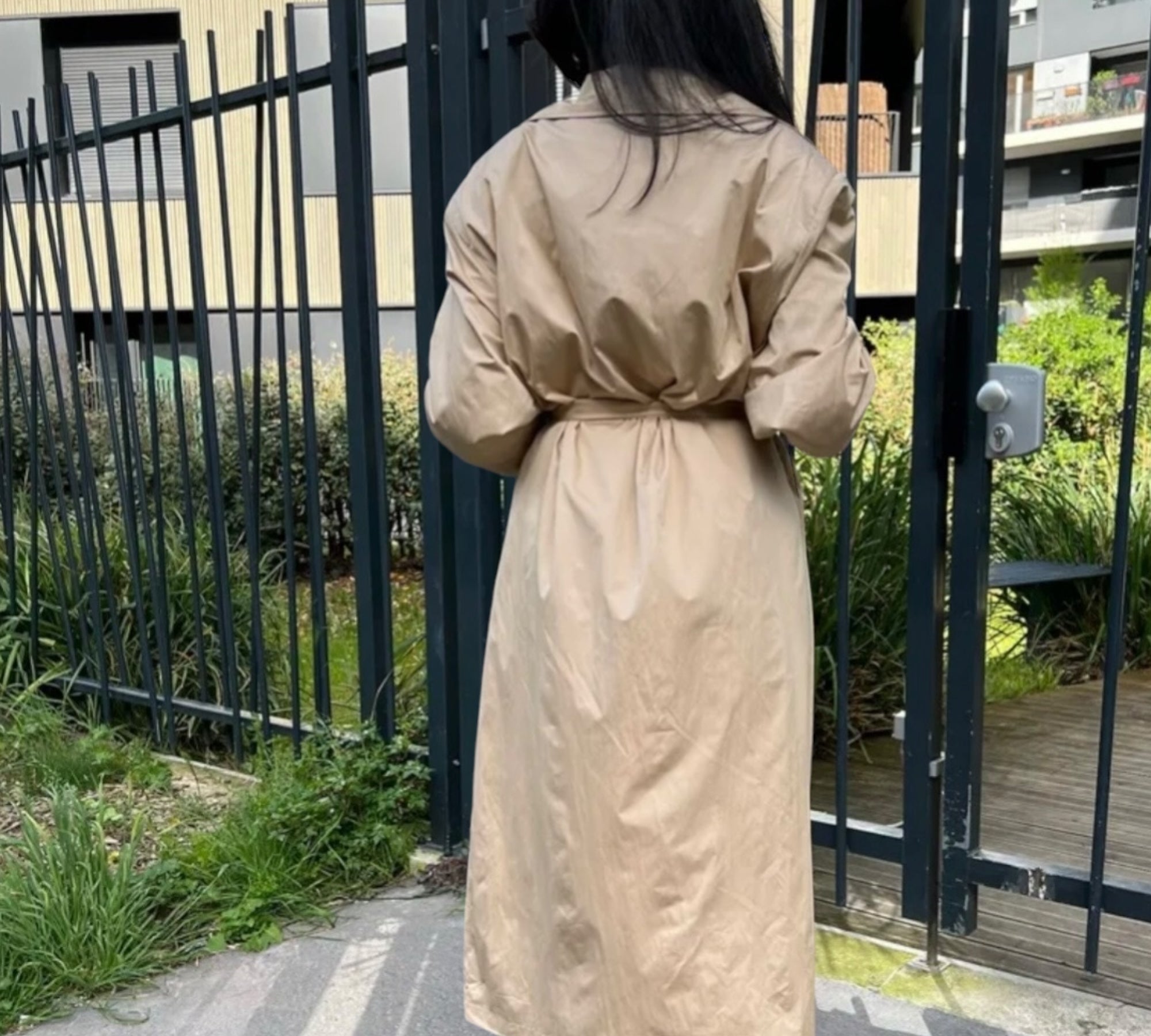 SOUS CONTRÔLE – L’élégance fluide la maîtrise tranquille