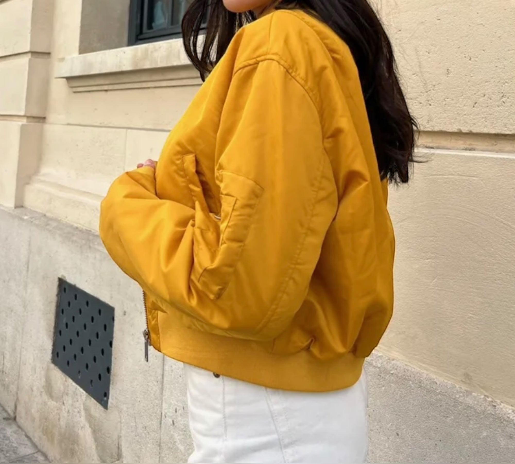 Kurze Bomberjacke mit stilvollen Taschendetails