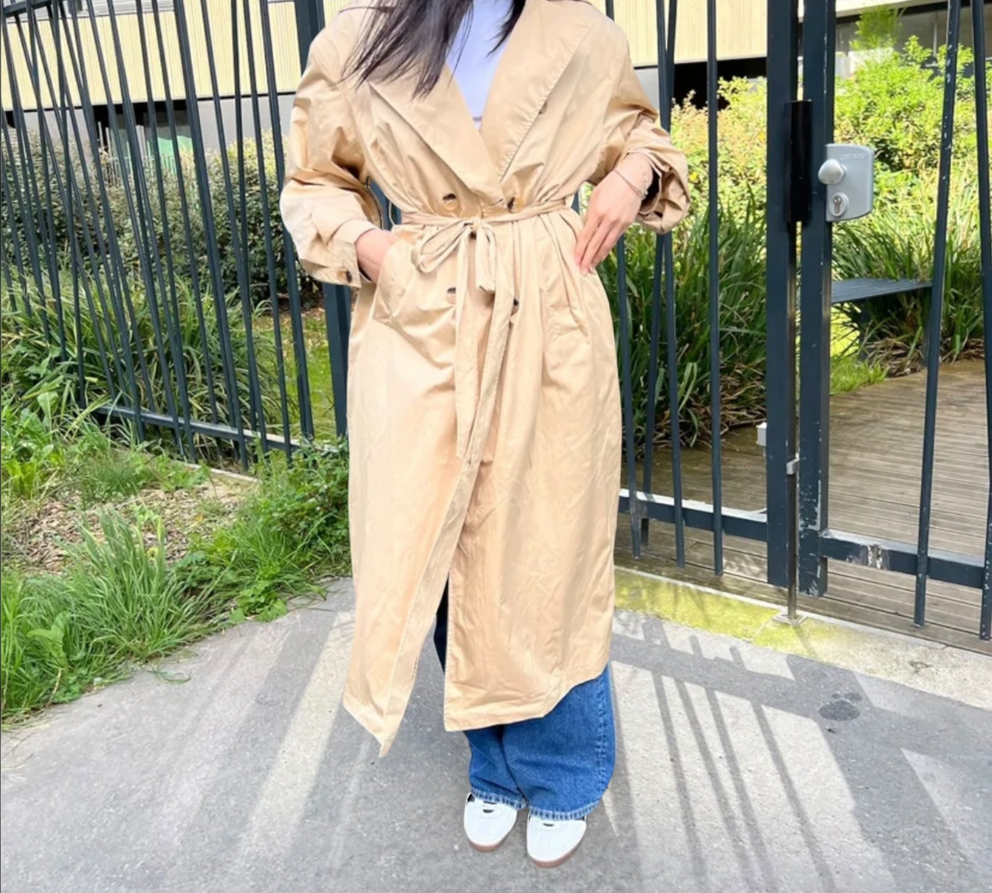 SOUS CONTRÔLE – L’élégance fluide la maîtrise tranquille