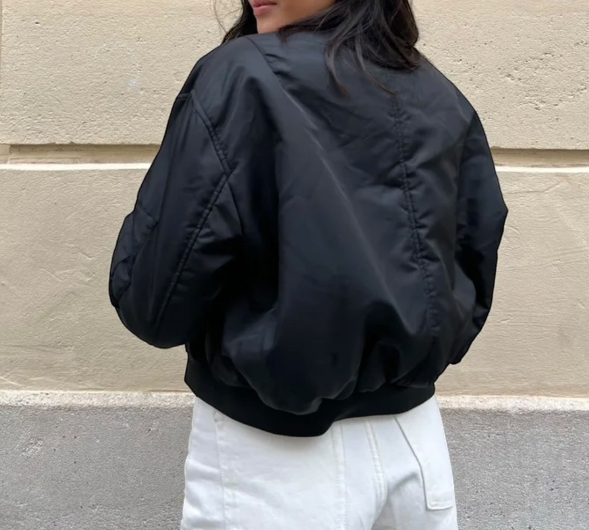 Kurze Bomberjacke mit stilvollen Taschendetails