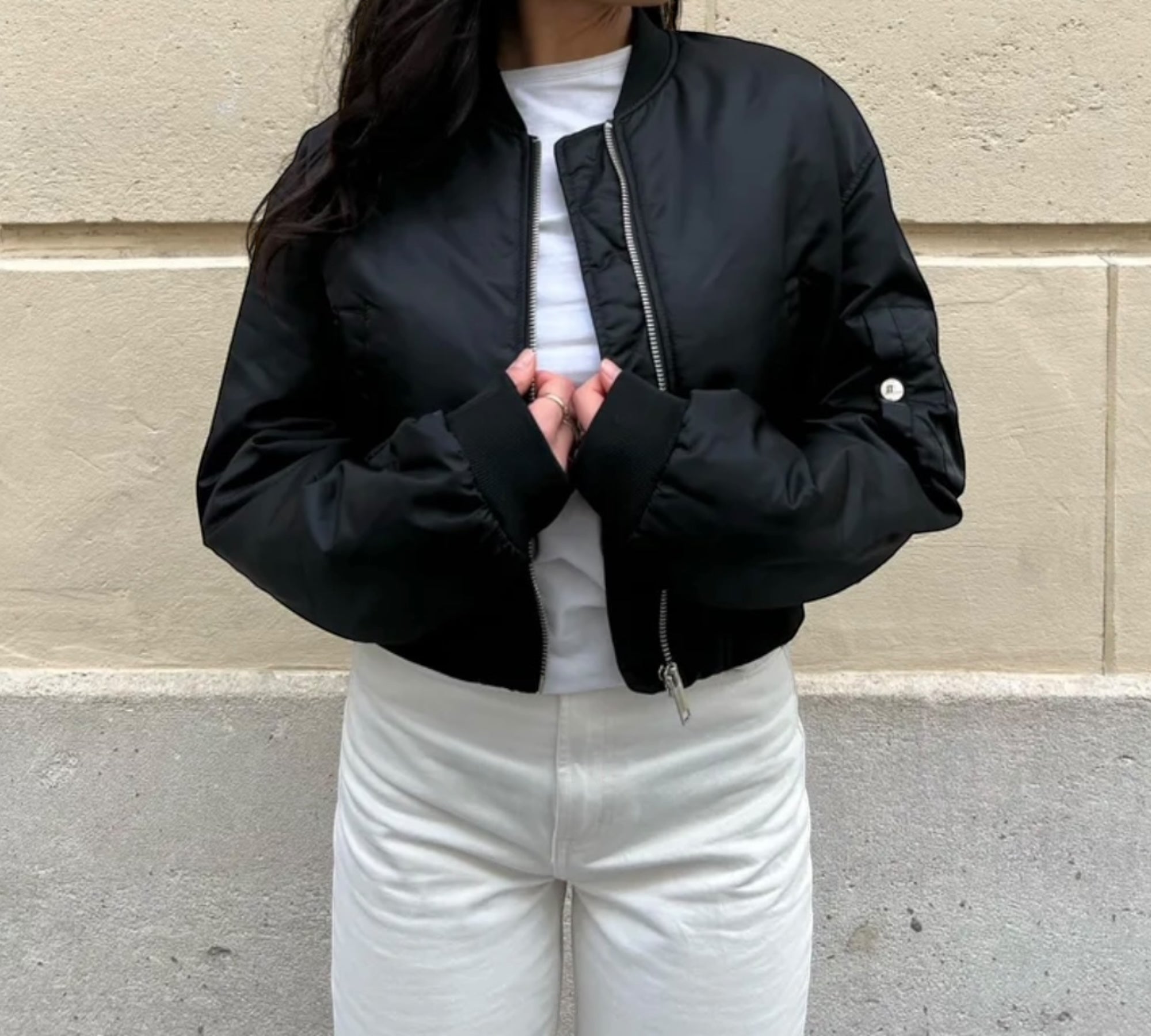 Kurze Bomberjacke mit stilvollen Taschendetails