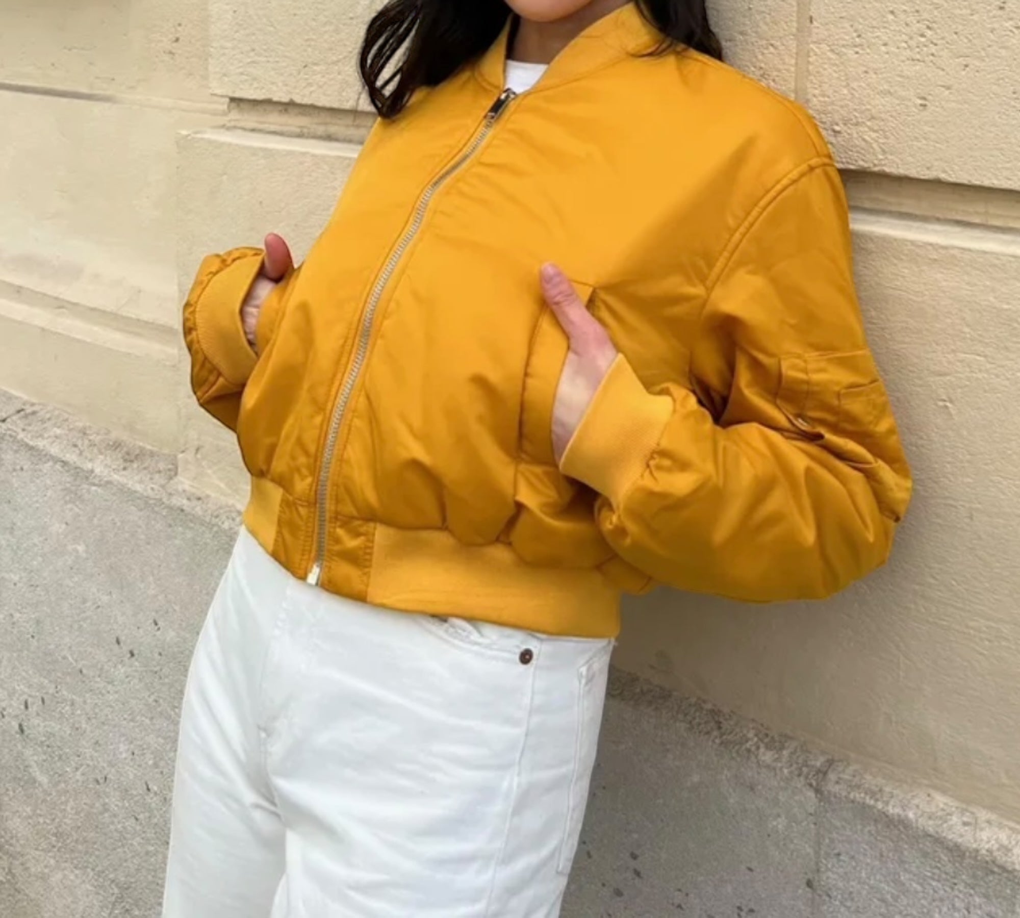 Kurze Bomberjacke mit stilvollen Taschendetails