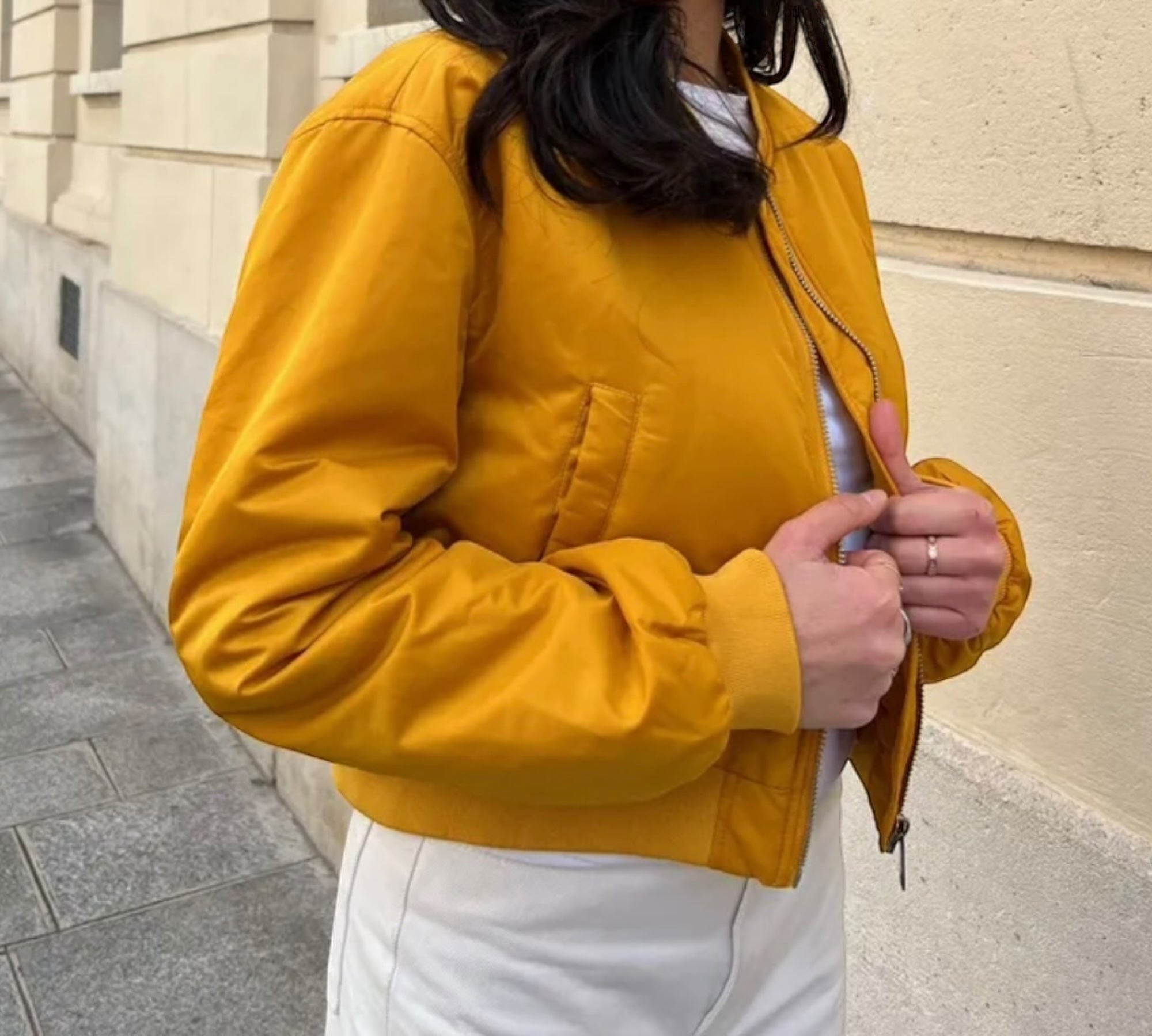 Kurze Bomberjacke mit stilvollen Taschendetails