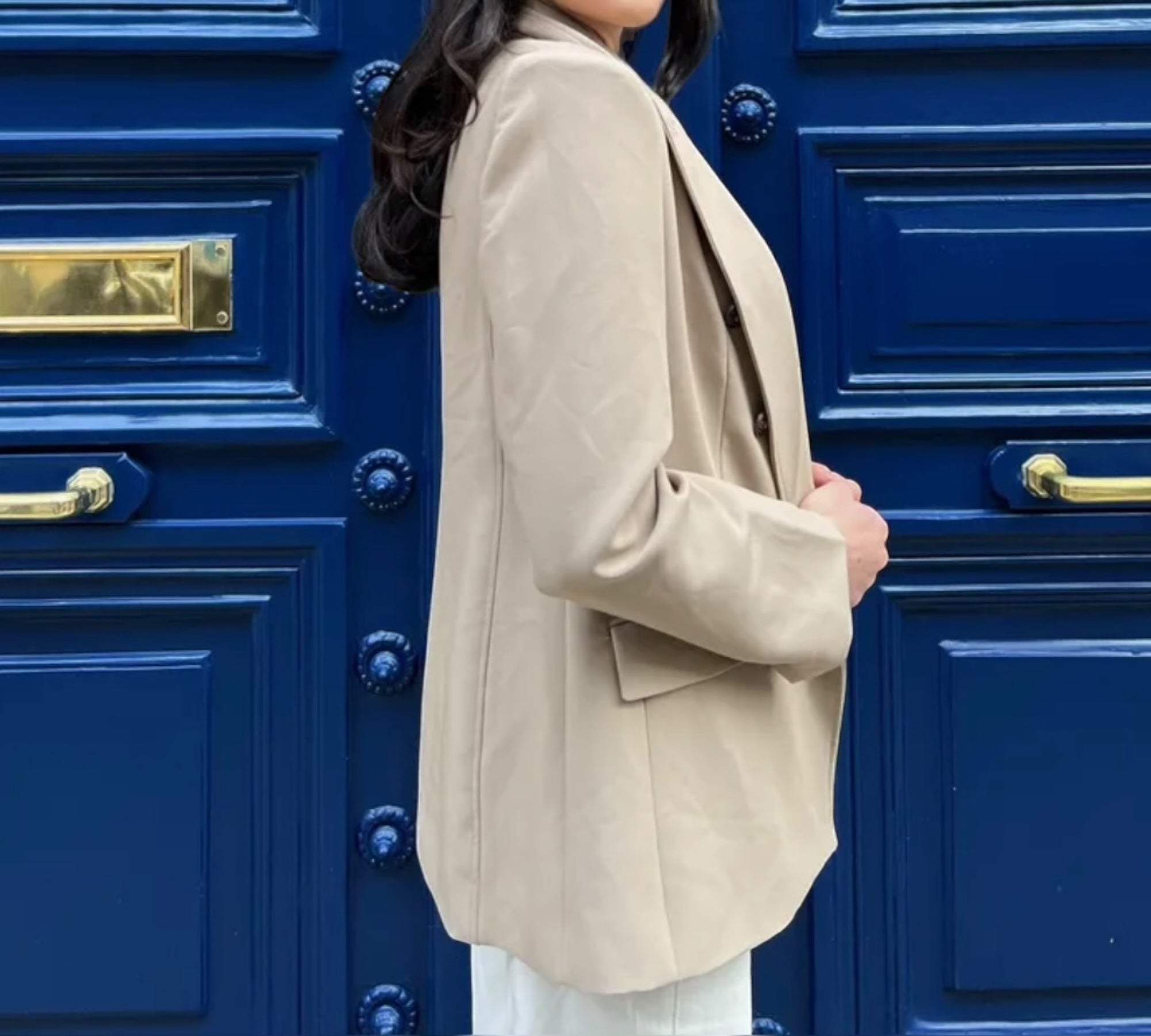 BEAUTE FROIDE – Le blazer qui impose le silence