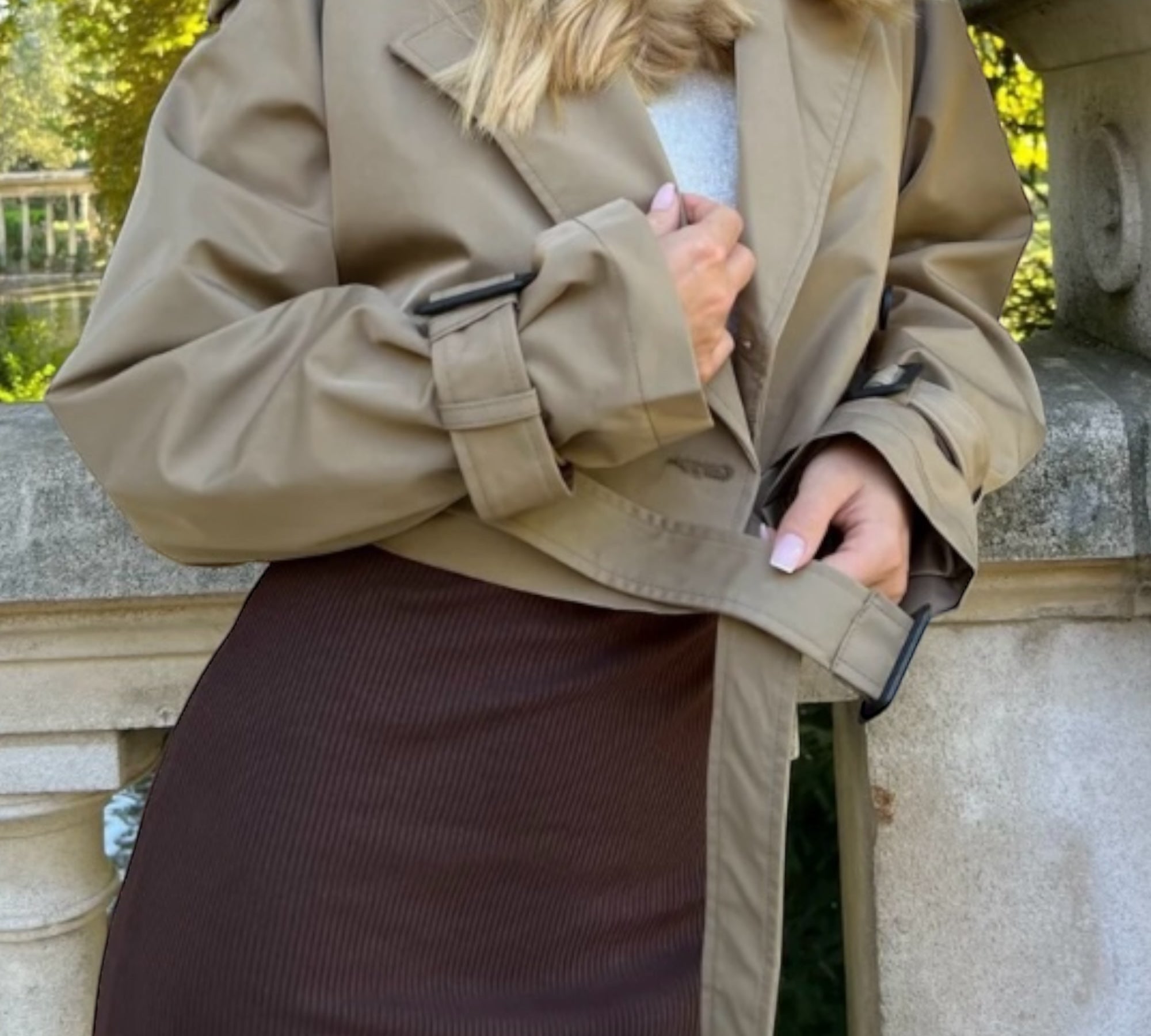 Mini Trench Coat: Modern Elegance