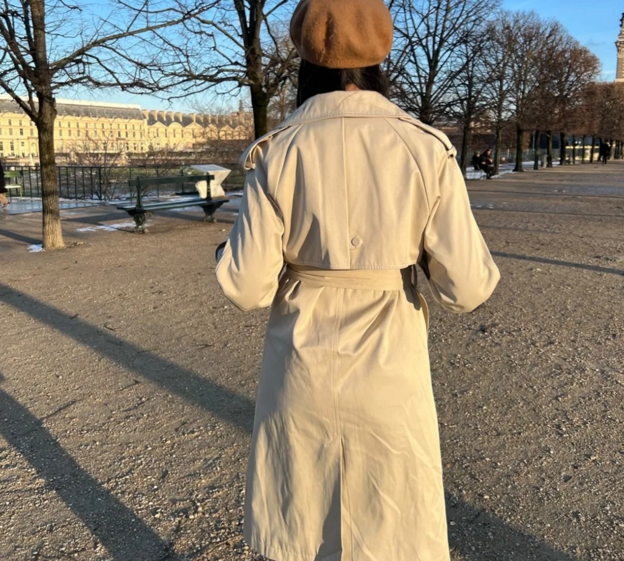 Trench-Coat Girly : Élégance et Détails Raffinés