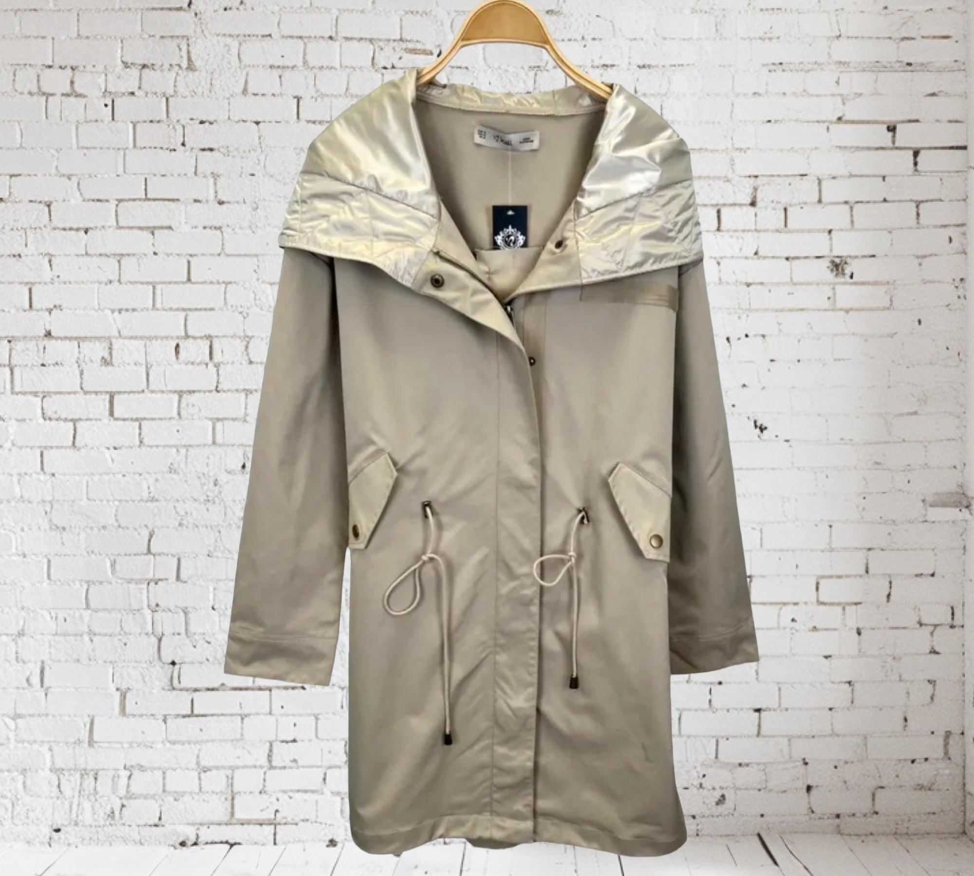 Parka Intemporelle avec Détails en Satin