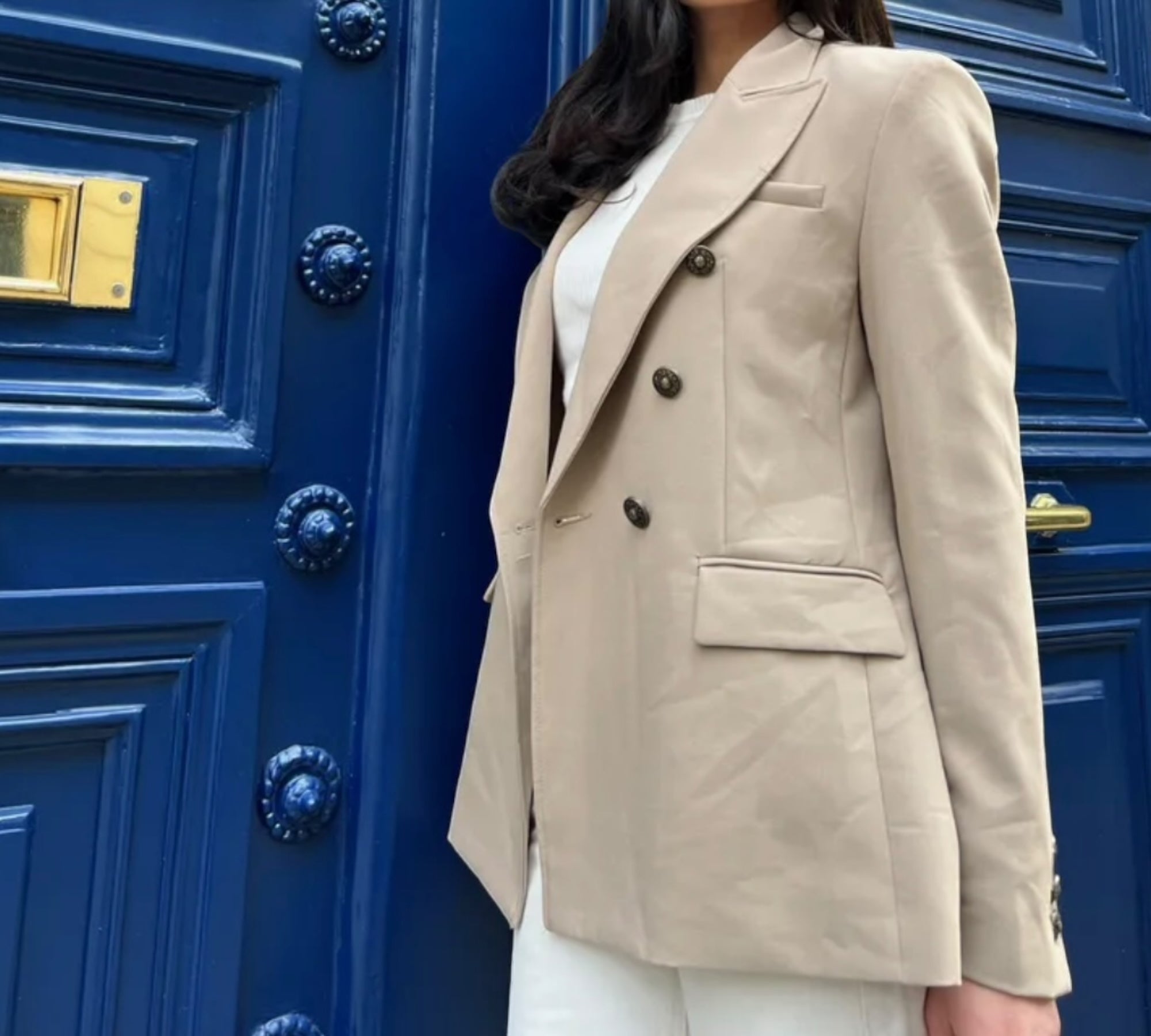BEAUTE FROIDE – Le blazer qui impose le silence