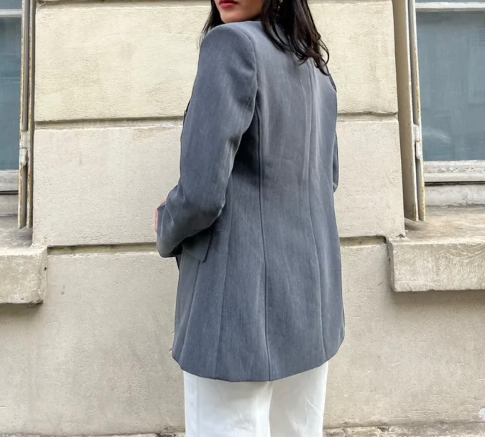 BEAUTE FROIDE – Le blazer qui impose le silence