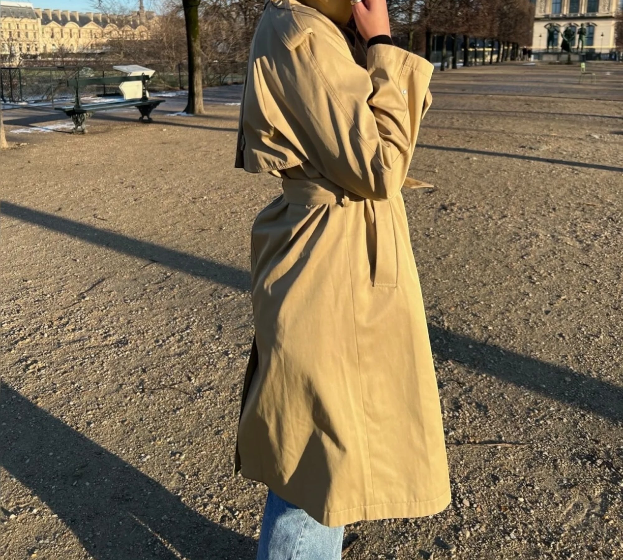 Trench-Coat Girly : Élégance et Détails Raffinés