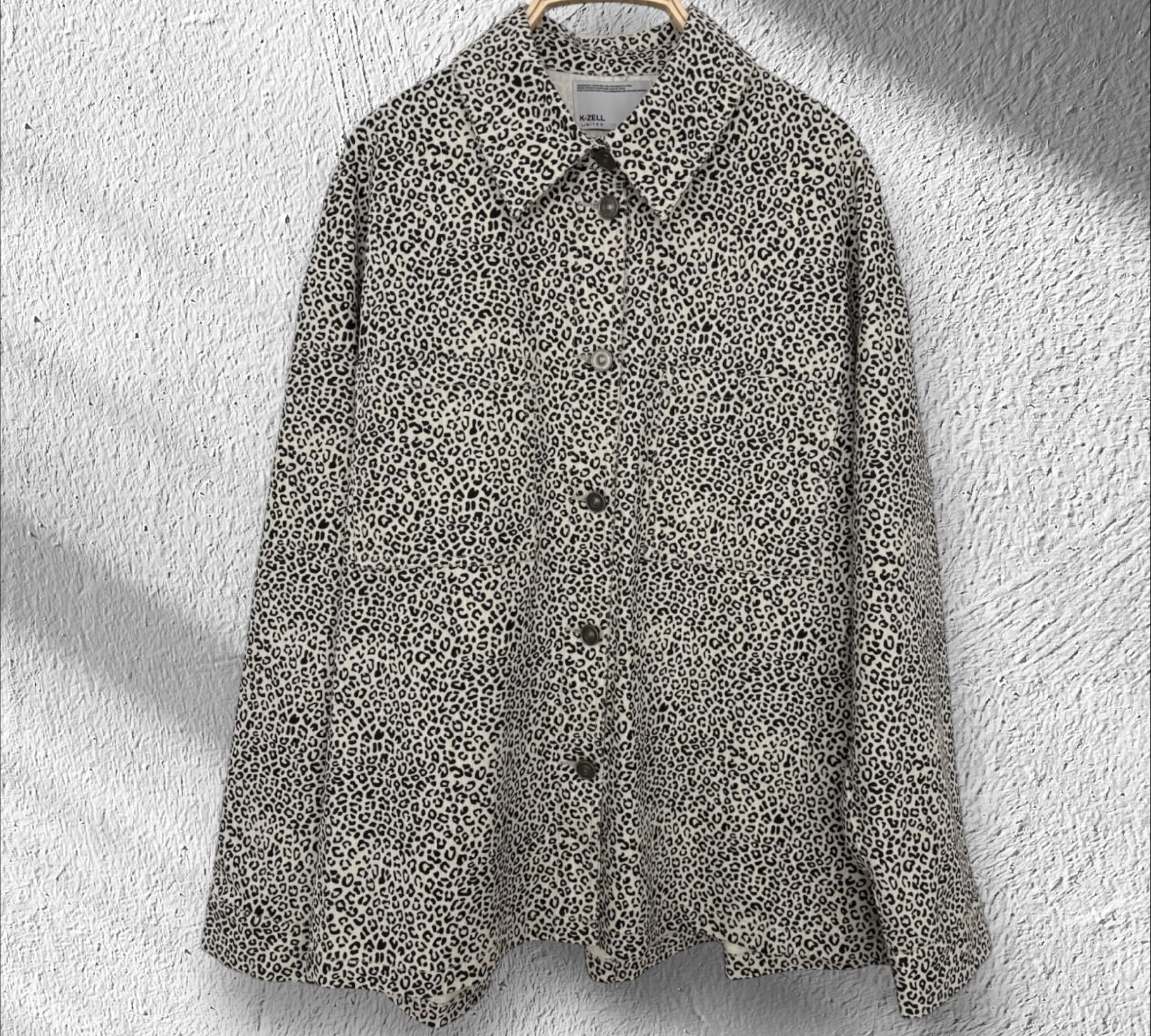 ENSEMBLE INSTINCT ANIMAL - Elle griffe les codes mais avec classe