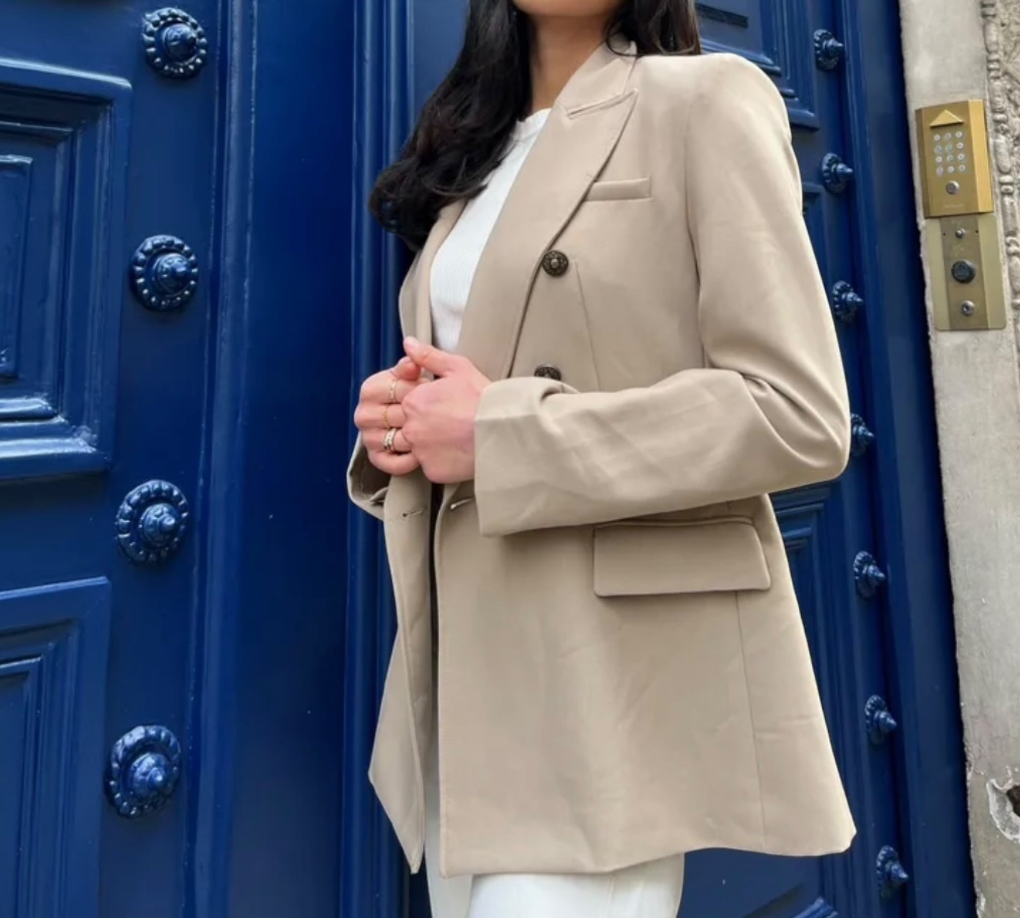 BEAUTE FROIDE – Le blazer qui impose le silence